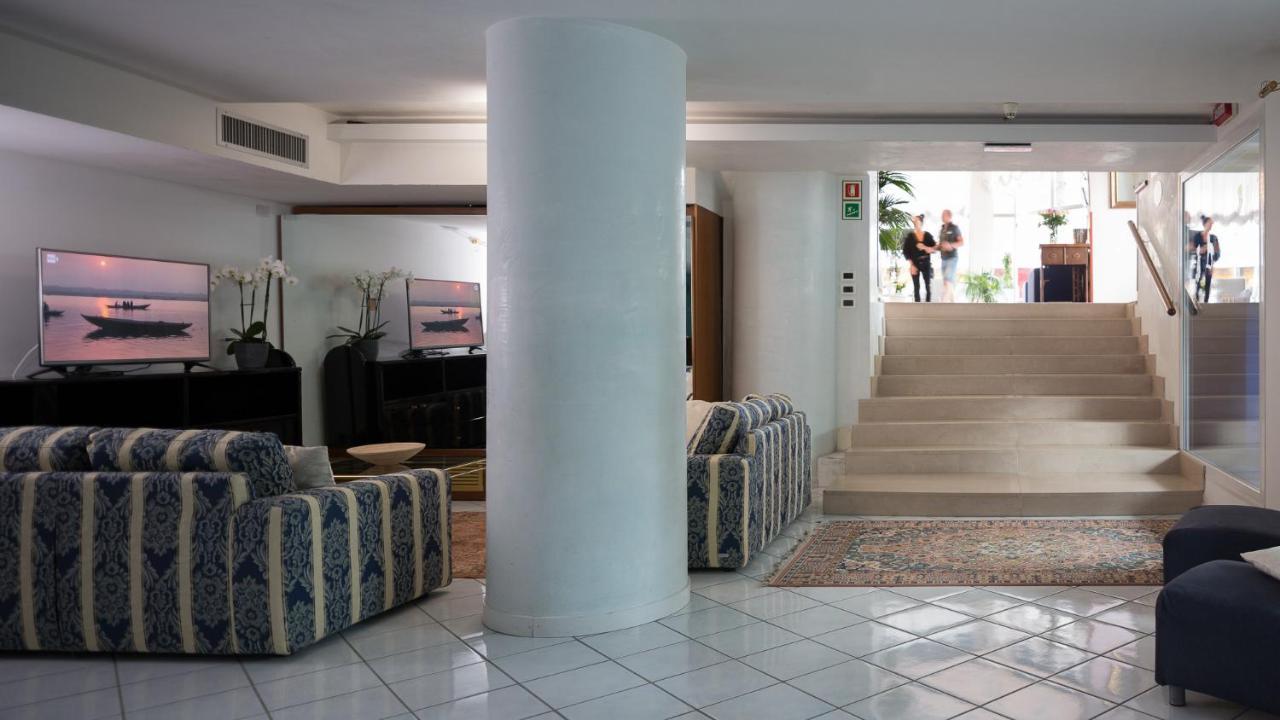 Astro Hotel